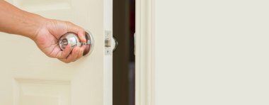 Erkek eli aç kapıyı..