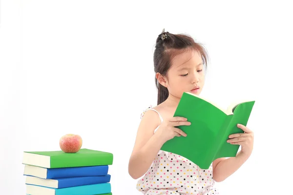 Studente poco asiatico ragazza reading il libro — Foto Stock