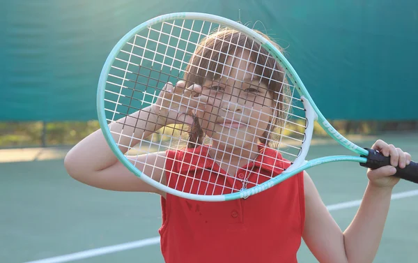 Retrato de esportivo bonito asiático menina tenista — Fotografia de Stock