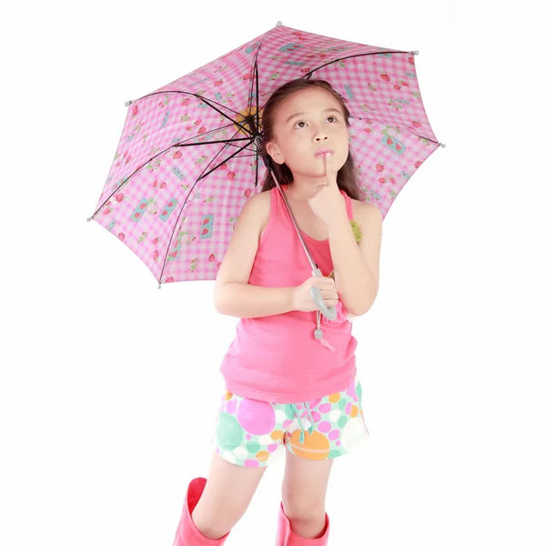 Smilende liten jente med paraply og støvler på hvit bakgrunn – stockfoto
