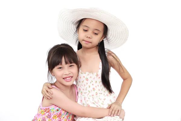 Dois bela menina asiática feliz pouco com palha — Fotografia de Stock