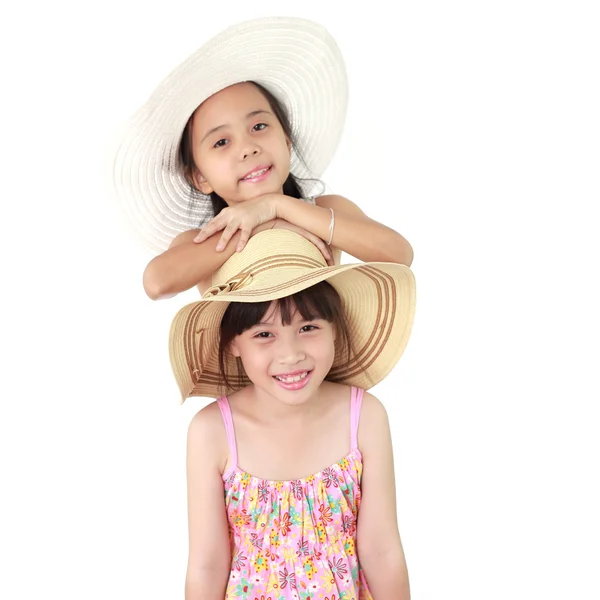 Dois bela menina asiática feliz pouco com palha — Fotografia de Stock