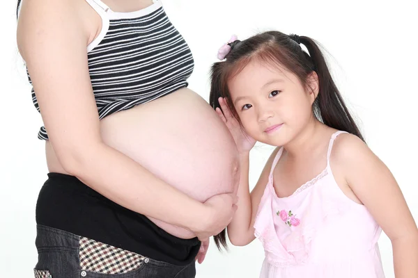 Schwangere Frau und ihre Tochter — Stockfoto