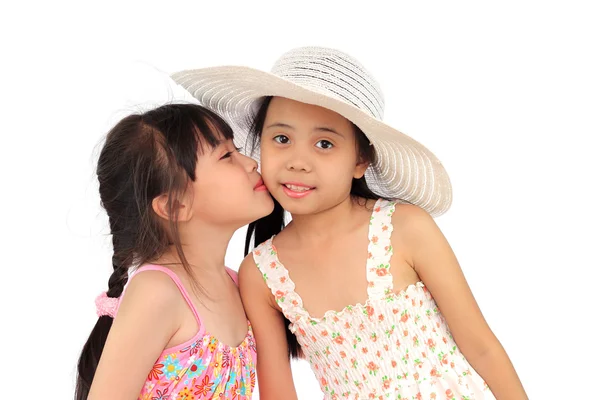 Две красивые счастливые маленькие азиатские девочки — стоковое фото