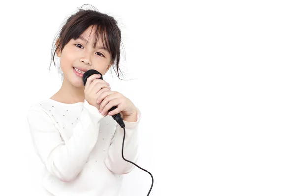 Söt liten flicka med mikrofonen i handen — Stockfoto