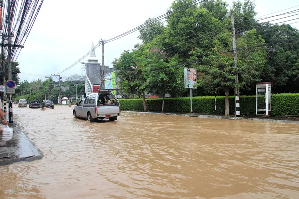 Inondations dans la ville de Chiangmai Inondation de bâtiments près de la rivière Ping — Photo