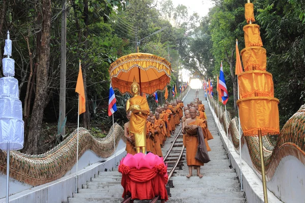 Tak Bat Devo Festivals,The row of Buddhist monks. — Stock Photo, Image