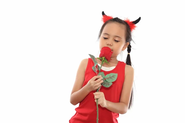 Roztomilá malá Asijská dívka v červené halloween kostýmu — Stock fotografie