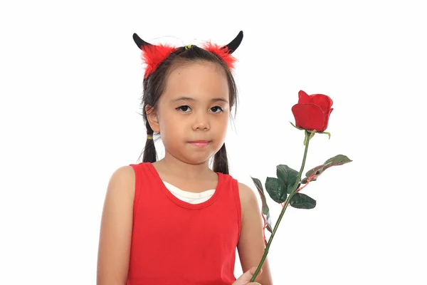 Bonito pouco ásia menina no vermelho halloween traje — Fotografia de Stock