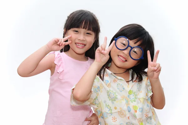 Ritratto di due ragazze asiatiche e migliori amici con felice — Foto Stock