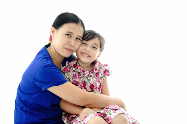 Close Up di affettuosa madre e figlia su sfondo bianco isolato — Foto Stock