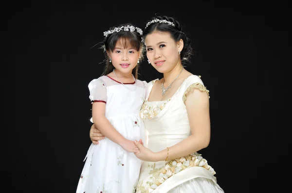 아름 다운 작은 소녀와 그녀의 어머니 — 스톡 사진