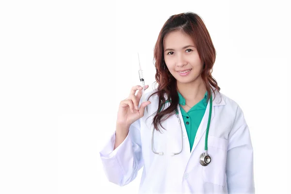 Femme médecin avec seringue isolée fond blanc — Photo