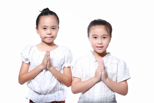 Kis lány öltözködés thai hagyományos stílusban — Stock Fotó