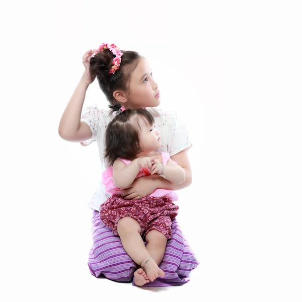 Bebê e littile menina vestir-se com estilo tailandês tradicional — Fotografia de Stock
