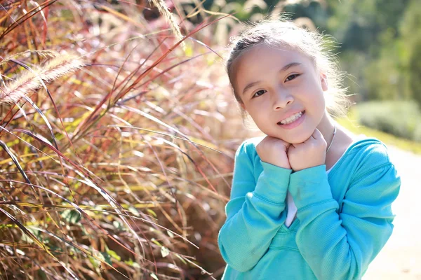 Menina asiática feliz — Fotografia de Stock