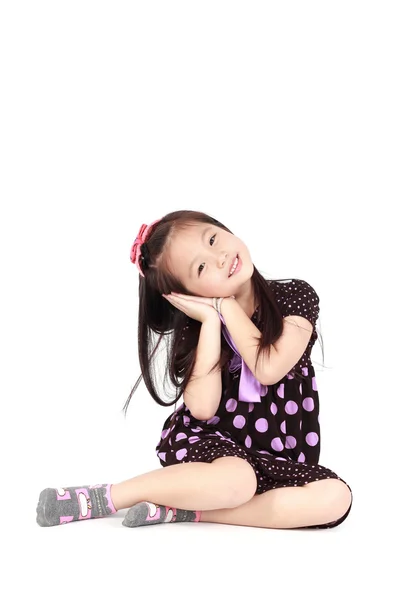 Asiatische kleine Mädchen auf einem weißen Hintergrund — Stockfoto