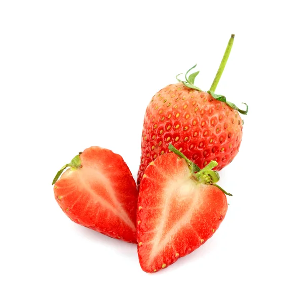 Hermosas fresas aisladas sobre fondo blanco — Foto de Stock