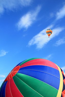 renkli sıcak hava balonu ile güzel gök