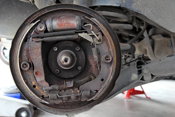 Change brake drum — Stock Photo, Image