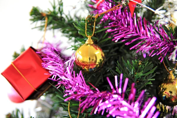 Weihnachtsbaum geschmückt — Stockfoto