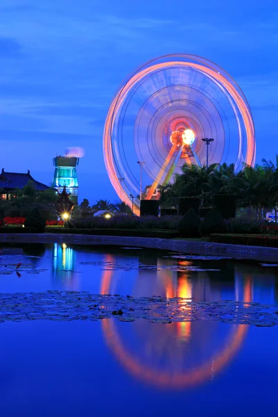 Ferris rueda en la noche — Foto de Stock