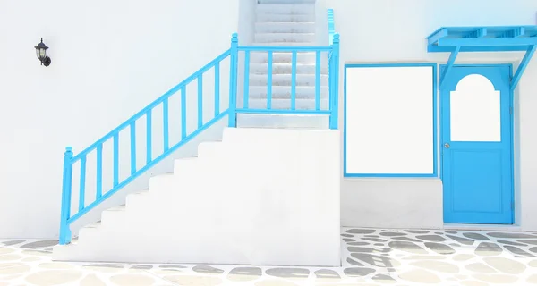 Escalier bleu avec fenêtre et porte — Photo