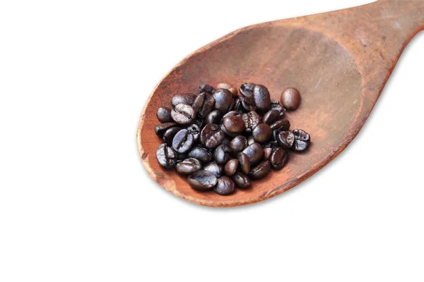 Kaffeebohnen auf Holzlöffel auf isoliertem weißem Hintergrund — Stockfoto