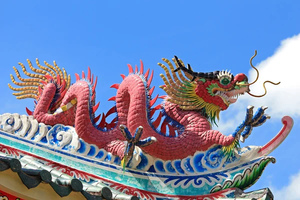 Estátua de dragão estilo chinês — Fotografia de Stock