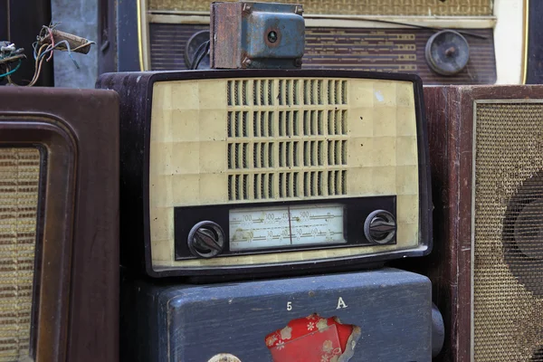Grungy retro trä radio — Stockfoto