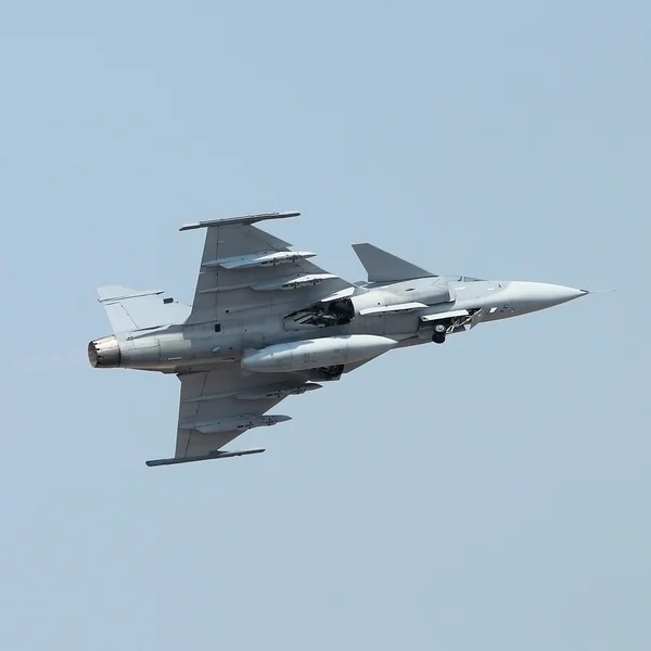 Militaire jet op de lucht — Stockfoto