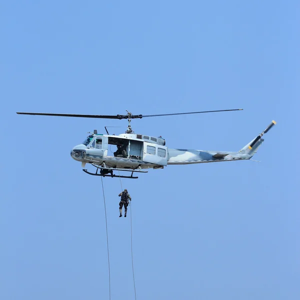 Helicópteros soldados do exército — Fotografia de Stock