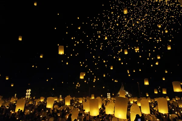 Floating lantern Festival in Chiangmai, Thailand — Stock Photo, Image