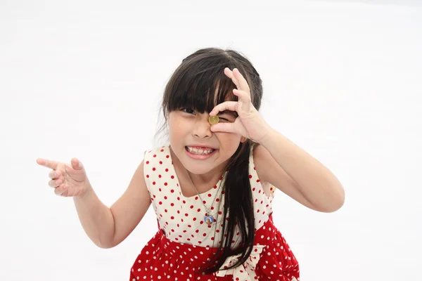 Азиатская девочка играет в желе — стоковое фото