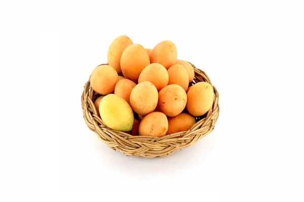 Fruta tailandesa. Maprang, ciruela mariana, Gandaria, mango mariano, mango ciruela. Aislado sobre fondo blanco — Foto de Stock