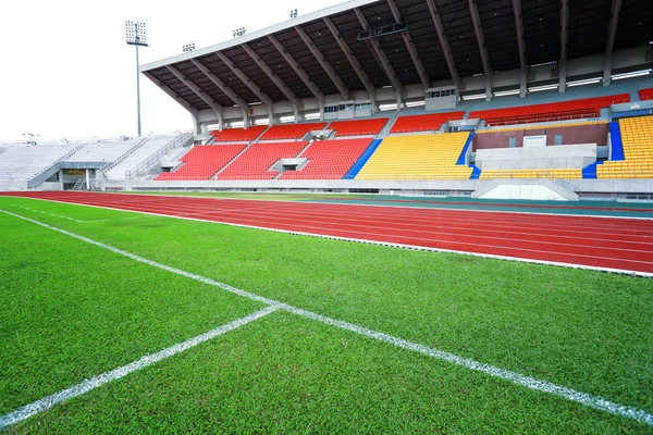 Corra pista de corrida no estádio esportivo — Fotografia de Stock