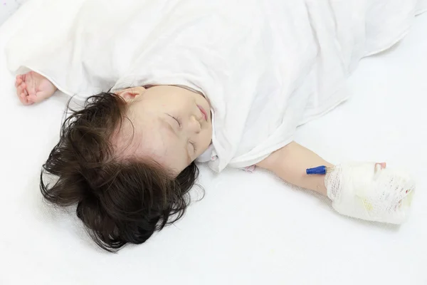 Sick child in hospital — Stock Photo, Image