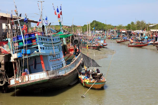 Velho barco de pesca na Tailândia — Fotografia de Stock