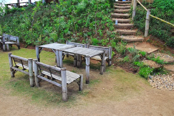 Oude bamboe eettafel — Stockfoto