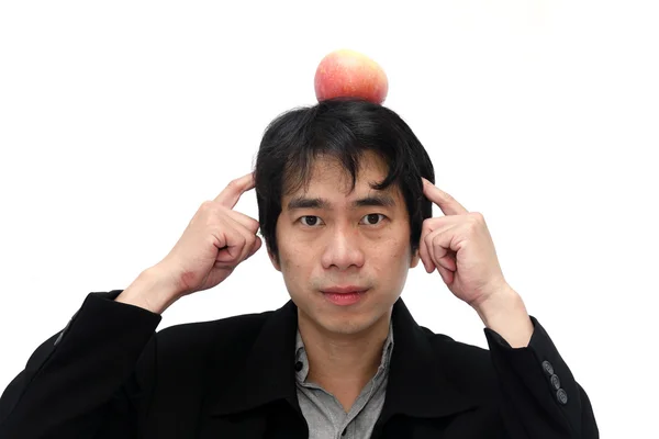 Uomo d'affari farsi un'idea con mela rossa sulla testa — Foto Stock