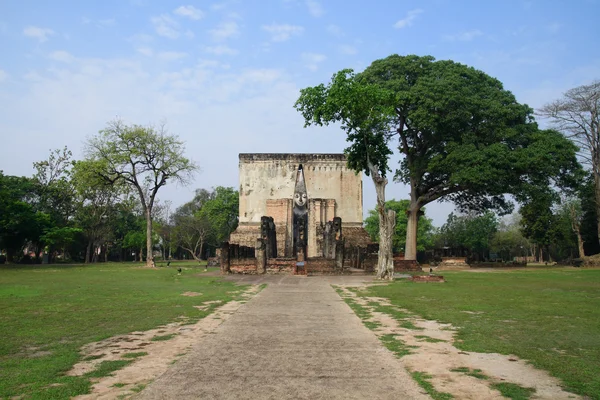 Buddha Wat Si Chum no parque histórico de Sukhothai — Fotografia de Stock