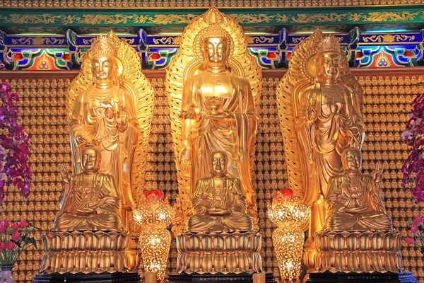 Escultura de Deus chinês dourado na Tailândia — Fotografia de Stock