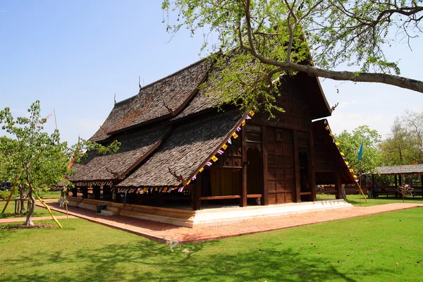 Деревянный дом в Таиланде — стоковое фото