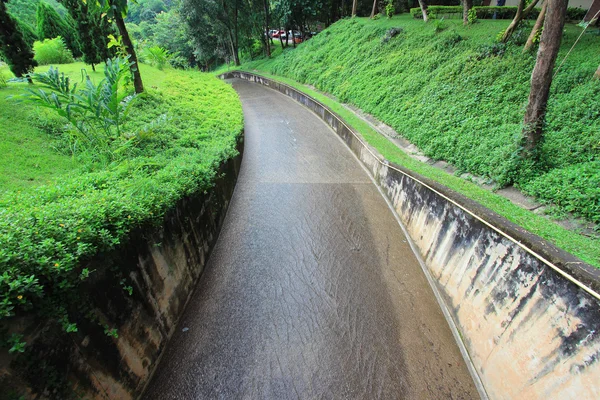 Fresh water cascade streaming down — Stock Photo, Image