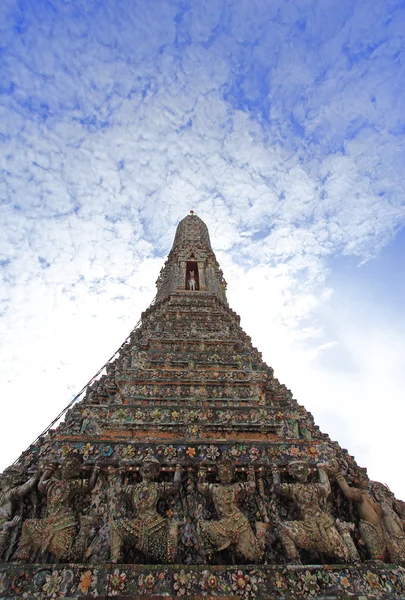 Stupa på wat arun templet i bangkok, thailand — Stockfoto