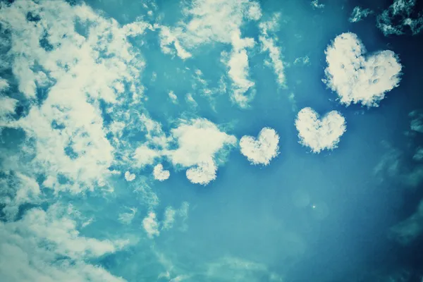 Vintage Heart Cloud sur le ciel avec gain — Photo