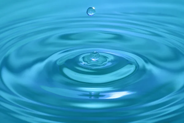 Gota de água de perto — Fotografia de Stock