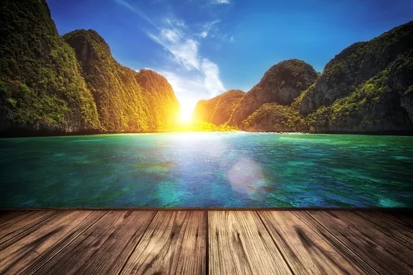 Wood floor on maya bay in phi phi island — Stock Photo, Image