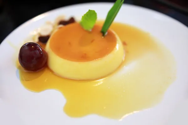 Crème au caramel, crème anglaise au caramel, pudding à la crème anglaise — Photo