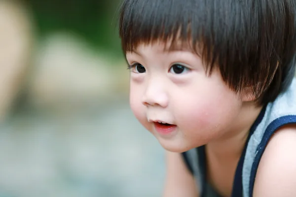 Portret van schattige jongen close-up — Stockfoto